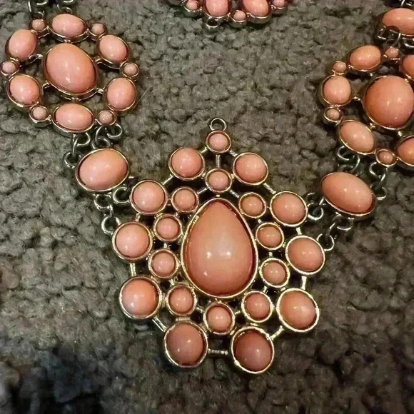 Womens Blouse with matching necklace - Picture 6 of 7